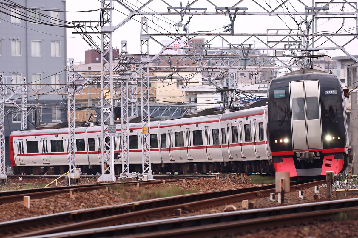waku0913's tweet photo. 名鉄2200系です🚋
自転車での散策の途中で
撮り鉄もしちゃいました🤭
6月10日13時26分の撮影。
#電車 #名鉄 #2200系 #2211F #枇杷島分岐点 #キリトリセカイ #ファインダー越の私の世界 #写真好きな人と繫がりたい #写真を撮るのが好きな人と繋がりたい https://t.co/RchazXGR1a