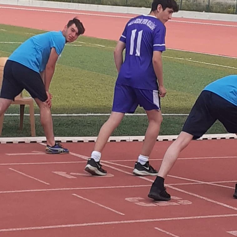 sinopzeleitimo1's tweet photo. Nevşehir'de düzenlenen Özel Sporcular Okul Sporları müsabakalarında okulumuz öğrencisi Mehmet Can SEZGEN, Atletizm 400  metre koşuda  Türkiye https://t.co/xfoFX8Eawd olmuştur. Öğrencimizi ve emek veren öğretmenlerimizi tebrik ederiz. @YLDZercan1957 @sinopilmem https://t.co/ArzK0vnOlK