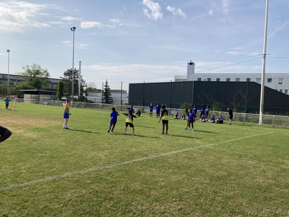 La beauté du sport retrouver Ovale et sens <a href="/MLSGP78live/">MLSGP78</a> en entraînement avant les championnats de France et le tournoi Laurisa Landre sur les mêmes terrains, partage et respect 👍 <a href="/villepoissy/">Ville de Poissy</a> <a href="/SandrineBDS/">Sandrine Berno Dos Santos</a> <a href="/KARLOLIVE/">KARL OLIVE</a> <a href="/PoissyHandball/">Poissy Handball</a>