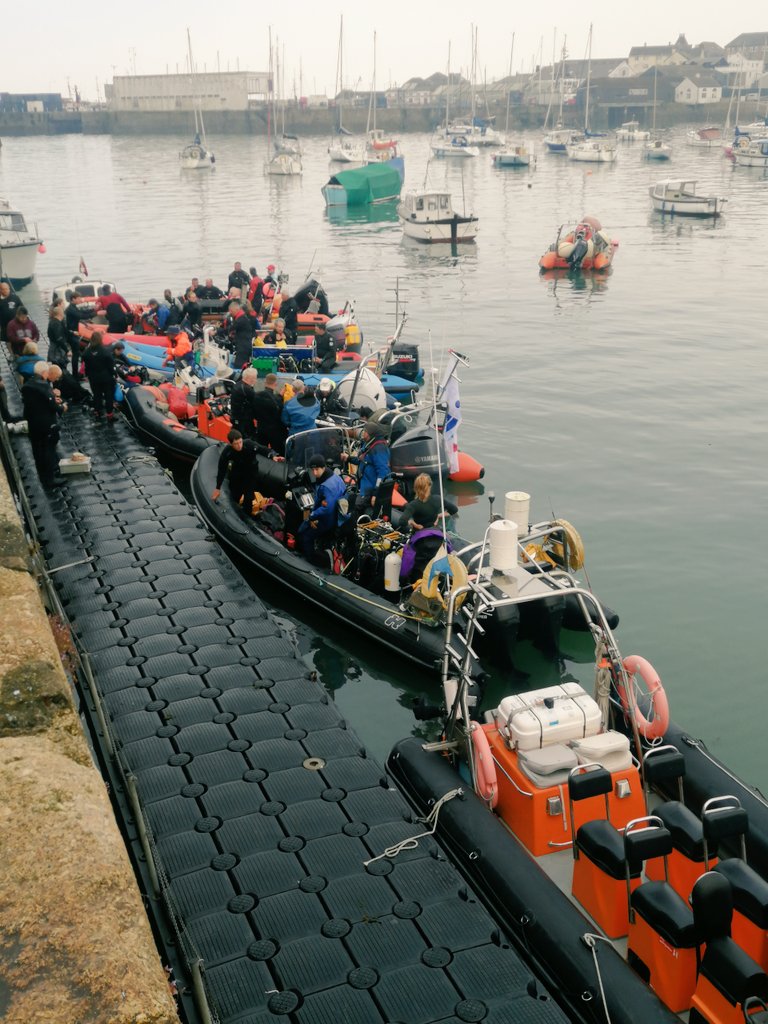 BryonyHobden's tweet image. Costa del Penzance 🌫️ 🌧️ and an early morning for Runnel Stone (today I am designated dive caddy and car key holder) #KernowDiveFestival #BSAC @LauraBramwell1 @ElisJones20