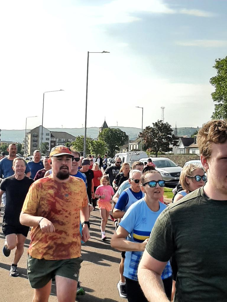 @GGHarriers #nationalrunningday @greenockparkrun huge turnout again, all friends new and old keeping fit and healthy together. En Avant @AndyMcCall87 @AthTrustScot @greenocktele @InverclydeL