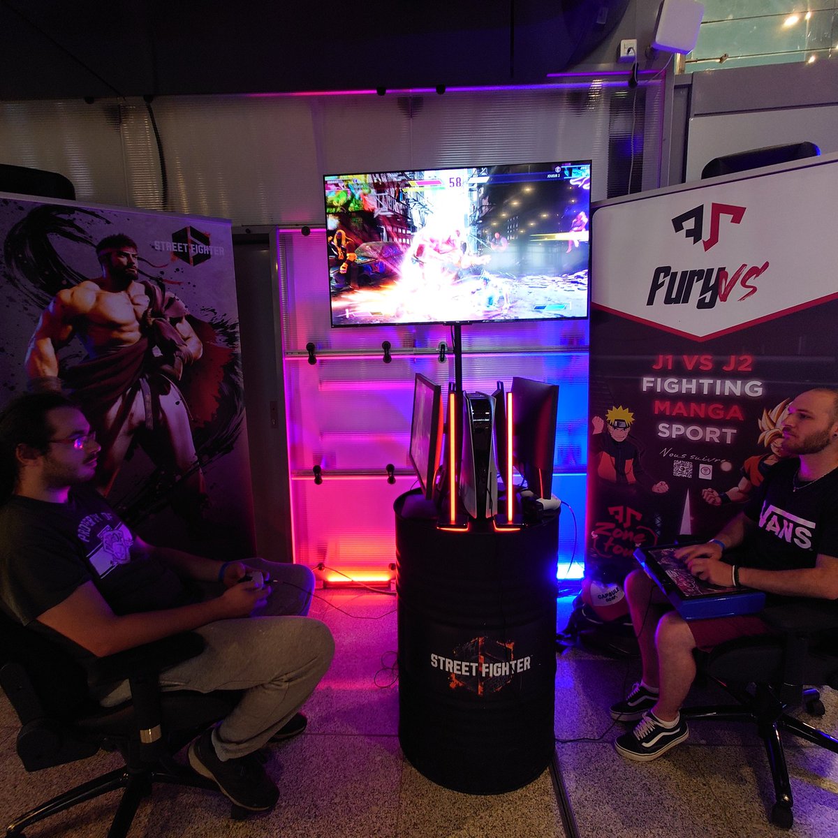 FuryVS_'s tweet photo. Prêt à vous accueillir à la #SLYLAN en #ZoneLibre pour du 1vs1 sur de nombreux jeux vidéo #MANGA #FIGHTING #SPORT 🥊😁
#FURYVS @SolaryTV @SLYLAN_ https://t.co/uuMfmcaAXZ