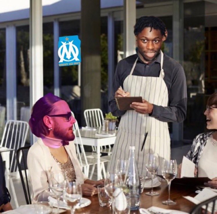 - Bonjour je vous sert quoi à boire ?
- tia fanta mon gâté ??
- non désolé on en a plus
- tia cola frero ??
- ouais c’est moi