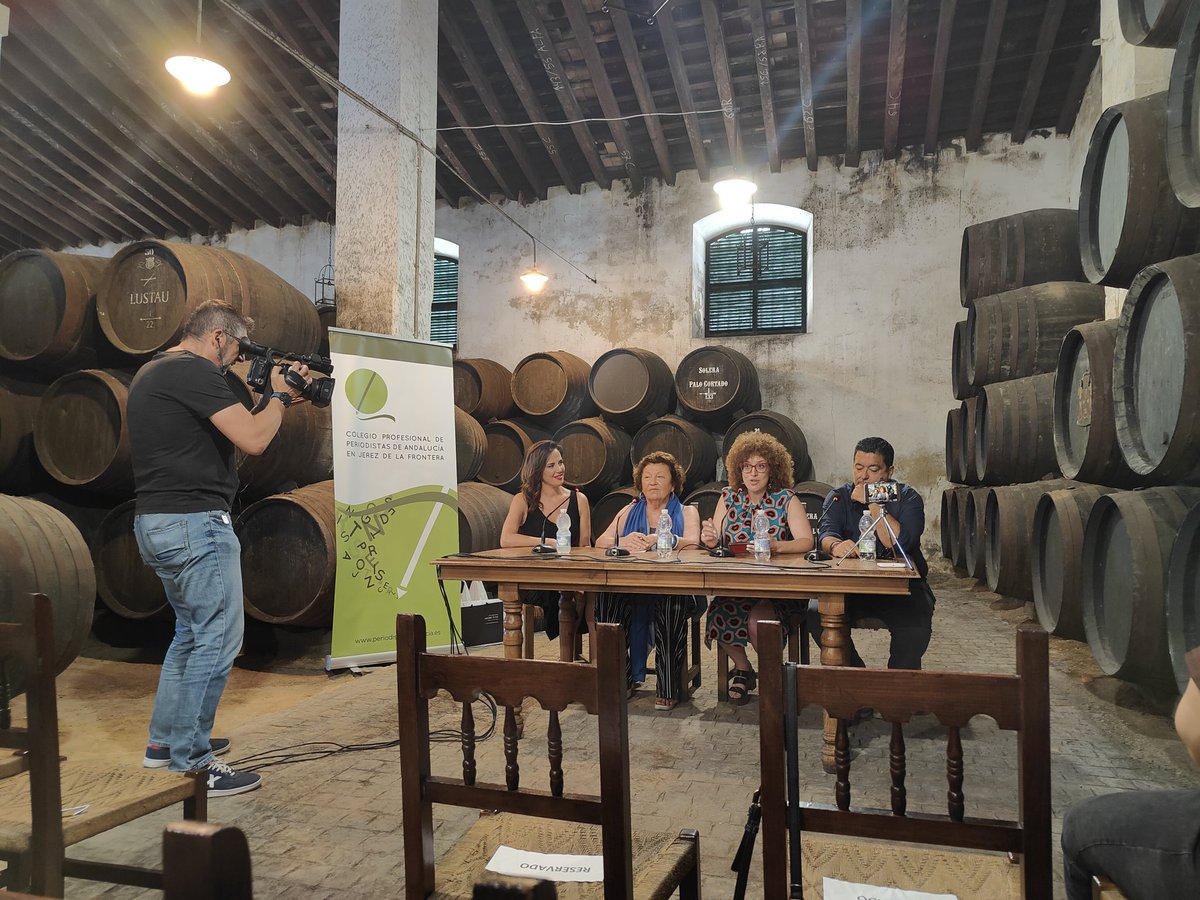 Comienza en <a href="/Bodegas_CDP/">Bod.CayetanodelPino</a> la jornada La influencia del periodismo 🗞️🎤 en el mundo del vino 🍷🍇 Organiza <a href="/PeriodistasAND/">CPPA</a> @RutaVinoJerez

👥<a href="/PepaPacheco1/">Pepa Pacheco 🇵🇸</a> <a href="/javiebenitez/">Javier Benitez</a> <a href="/ruthamaya171/">ℝ𝕦𝕥𝕙 𝔸𝕞𝕒𝕪𝕒</a> #pazivison