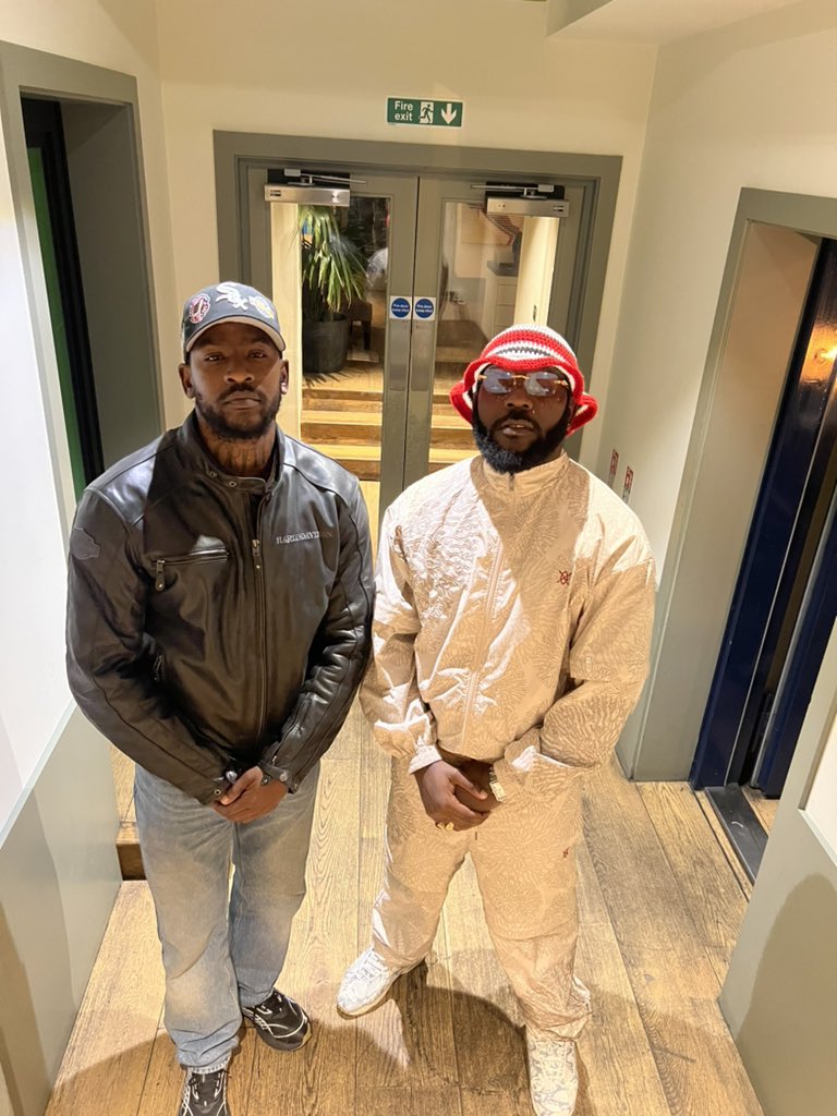 Odumodublvck_'s tweet photo. KHAKI NO BE LEATHER. https://t.co/5376I9vaCX