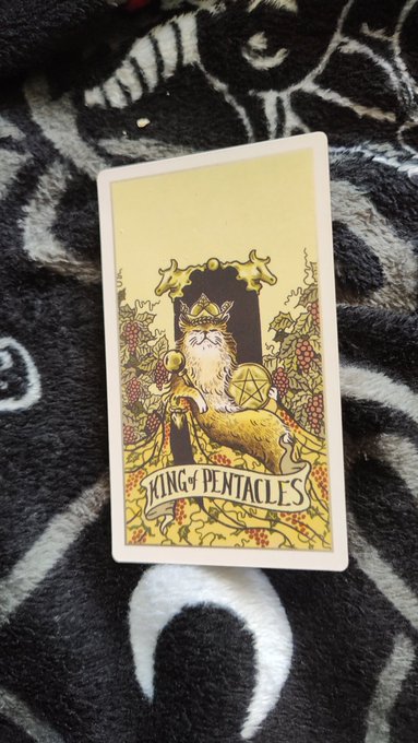 10 червня ваша #картадня у #таро це король пентаклів. День позитивний хоч як вихідний,хоч як робочій<a href="/tag/%D0%BA%D0%B0%D1%80%D1%82%D0%B0%D0%B4%D0%BD%D1%8F"class="tags">#картадня</a><a href="/tag/%D1%82%D0%B0%D1%80%D0%BE"class="tags">#таро</a>