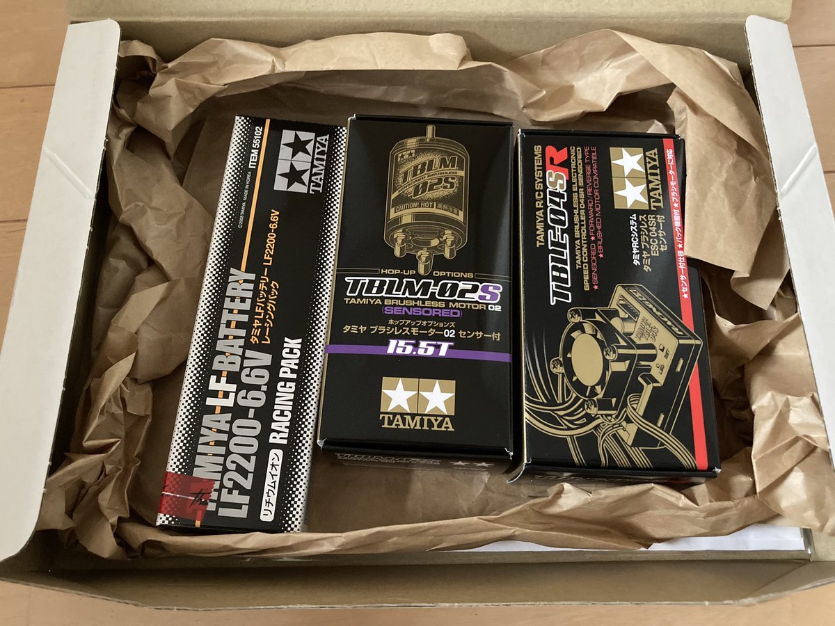spike_rx8's tweet photo. 買って数回で異常発熱で発煙して溶けて回らなくなったモーター。新品になってようやく帰って来ました。一緒に送ったアンプとバッテリーには異常なく、結局原因不明との事。今度のモーターは大丈夫かなぁ。。。 https://t.co/ZHkLu342A0