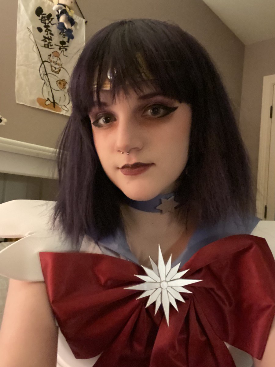 hametsunosenshi's tweet photo. // hello guys I lied I’ve actually been Saturn this whole time /lh 

We are driving 45 minutes to the convention today bc I’m not staying at a hotel unless it’s like 10+ hours away https://t.co/klxqzav49V