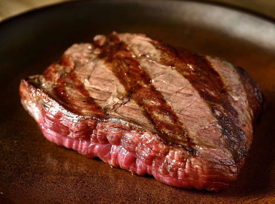El maestro asador <a href="/javierbrichetto/">Javier Brichetto</a>, los 8 cortes de carne argentinos y sus equivalencias con los cortes españoles. Secretos del fuego y tiempos de asado en las parrillas de <a href="/piantao_es/">Piantao</a> elpais.com/gastronomia/ga…