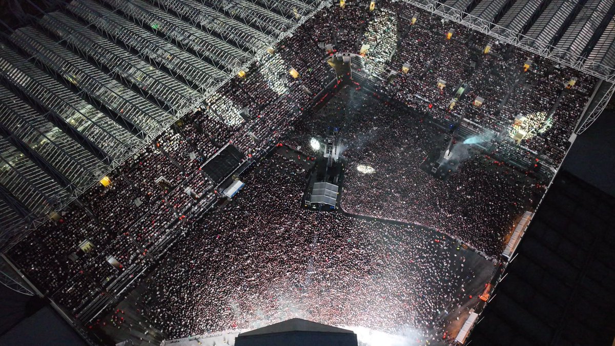 samfendermusic's tweet image. 🤍🖤🤍🖤🤍🖤
Night 1 - ST JAMES’ PARK
THANK YOU!!