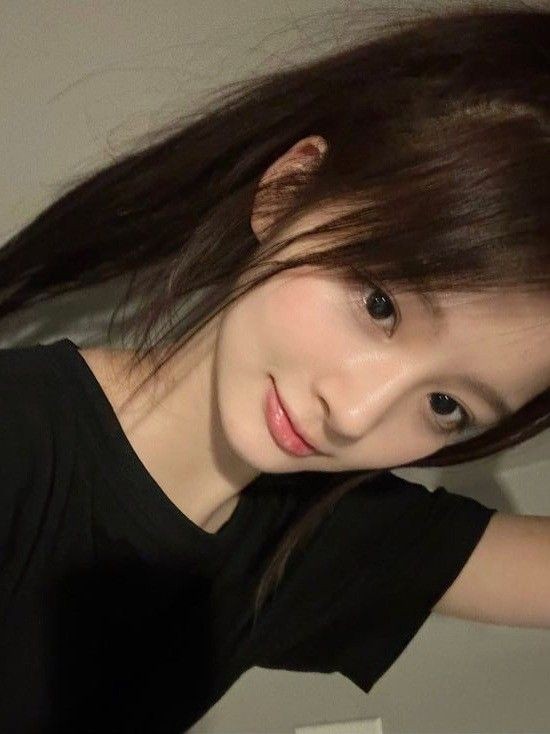 seolsnorlax's tweet photo. • 𝚢𝚘𝚘𝚗𝚊'𝚜 𝚍𝚒𝚊𝚛𝚢 // ;;  🦌 ⁿᵐⁱˣˣ ˢᵘˡˡʸᵒᵒⁿ
                               10.06.23             

— :: [ всё же моё горло немного болит с самого утра, поэтому мне сложно сегодня практиковаться в вокале. :( будьте аккуратны в эти дни и всегда носите с собой зонт! ] https://t.co/uY0Ie6k5rG
