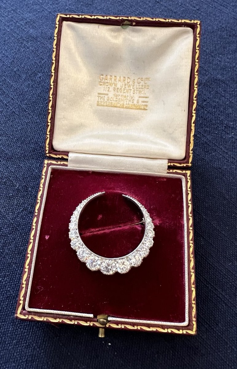 MelissaLeePat's tweet photo. @HansonsAuctions Thank you boss - now onto the next one! The fabulous @hansonsstaffs Fine Jewellery at @BishtonHall 7/7 - featuring this delicious Garrards Diamond crescent brooch and a fabulous vintage Rolex Explorer circa 1963! #finejewellery #vintagewatches #auctionfinds https://t.co/Gy2LiwYE47