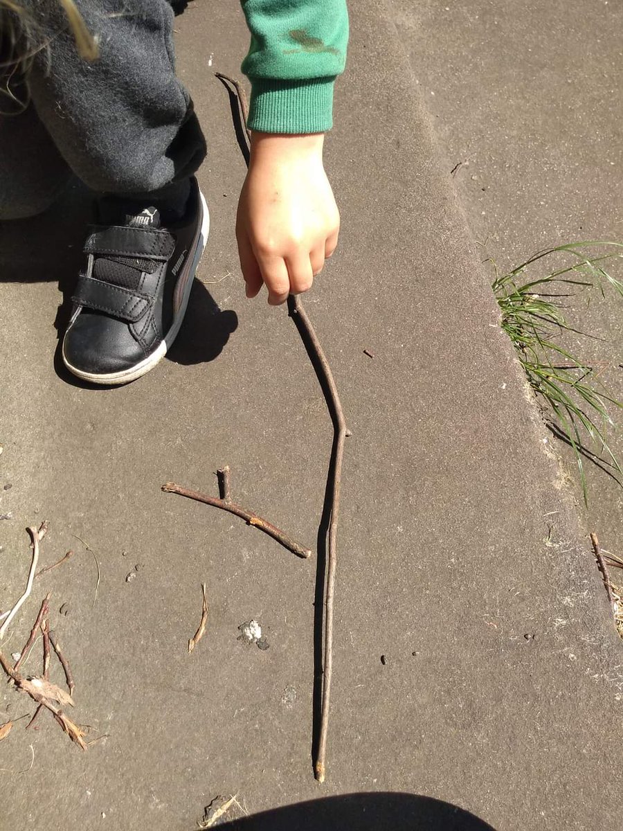 BailPreschool's tweet photo. 🔢 making numbers 🔢

This clever little bee made the numbers 1, 7 and 4 at the Green today using sticks that he found!!

Great job!

#bailgatepreschool #bailgatebees #30dayswild #makingnumbers #naturalnumbers #lincsconnect https://t.co/uFwjycxeii