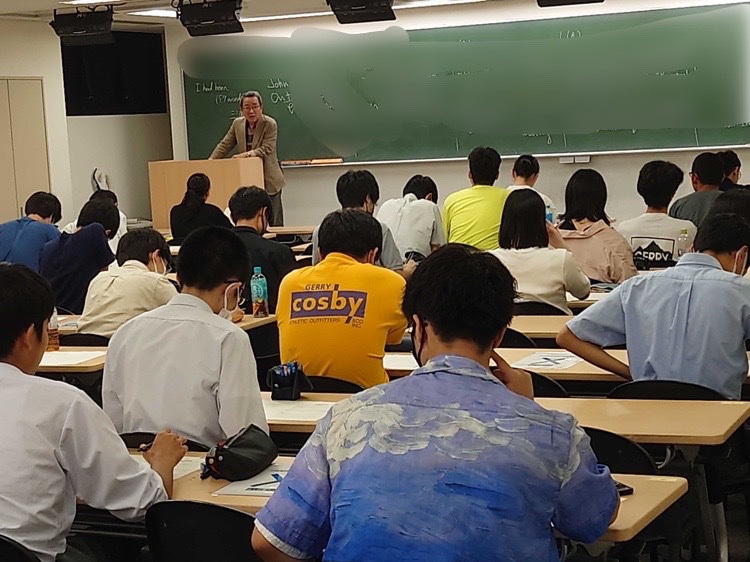 御茶ノ水校では高3東大特進英語・高1数学の真髄を実施中！ 生徒さんが