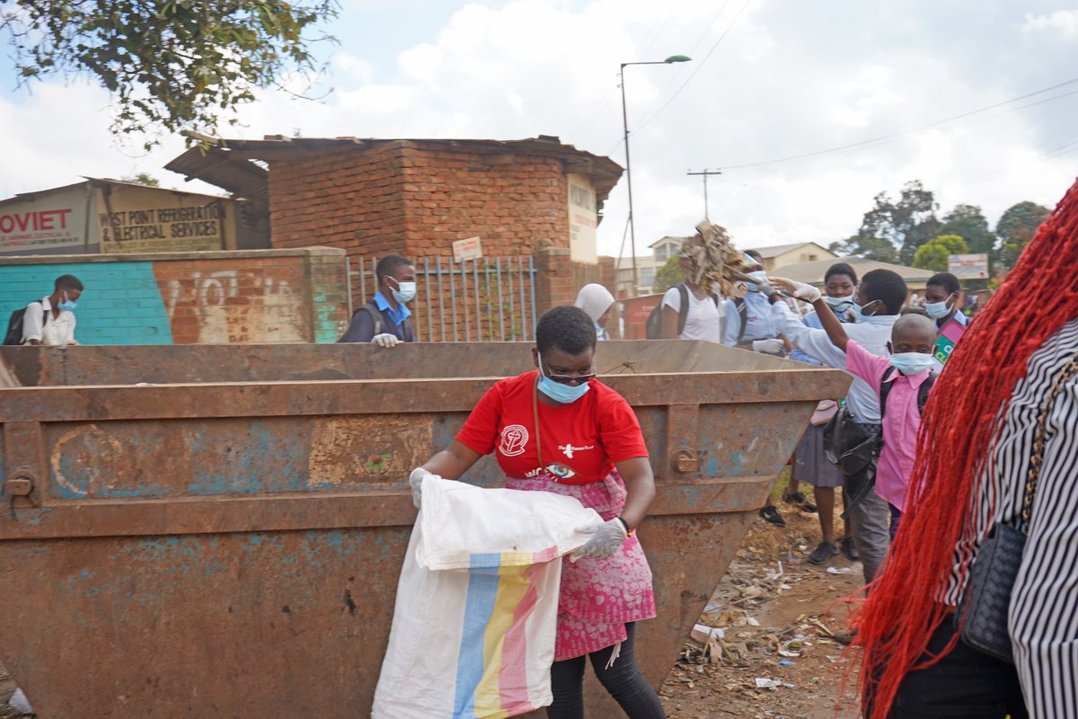 SCIMalawi's tweet photo. Today, we're celebrating #WorldEnvironmentalDay in Mzuzu with an amazing children's event where they are cleaning the city and raising awareness against plastic pollution! 

Let's empower our children to become stewards of the planet! #BeatPlasticPollution https://t.co/dQtYb4K7ZQ