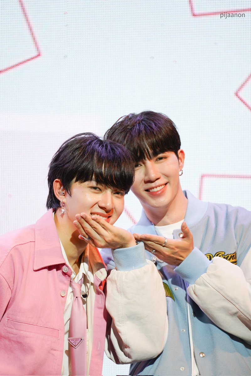 pijaanon's tweet photo. 230610 🐶🩷🐱

#CutiePie2YouFMInKorea
#ZeeNuNew
#NuNew #ZeePruk https://t.co/FT4STht7Kj