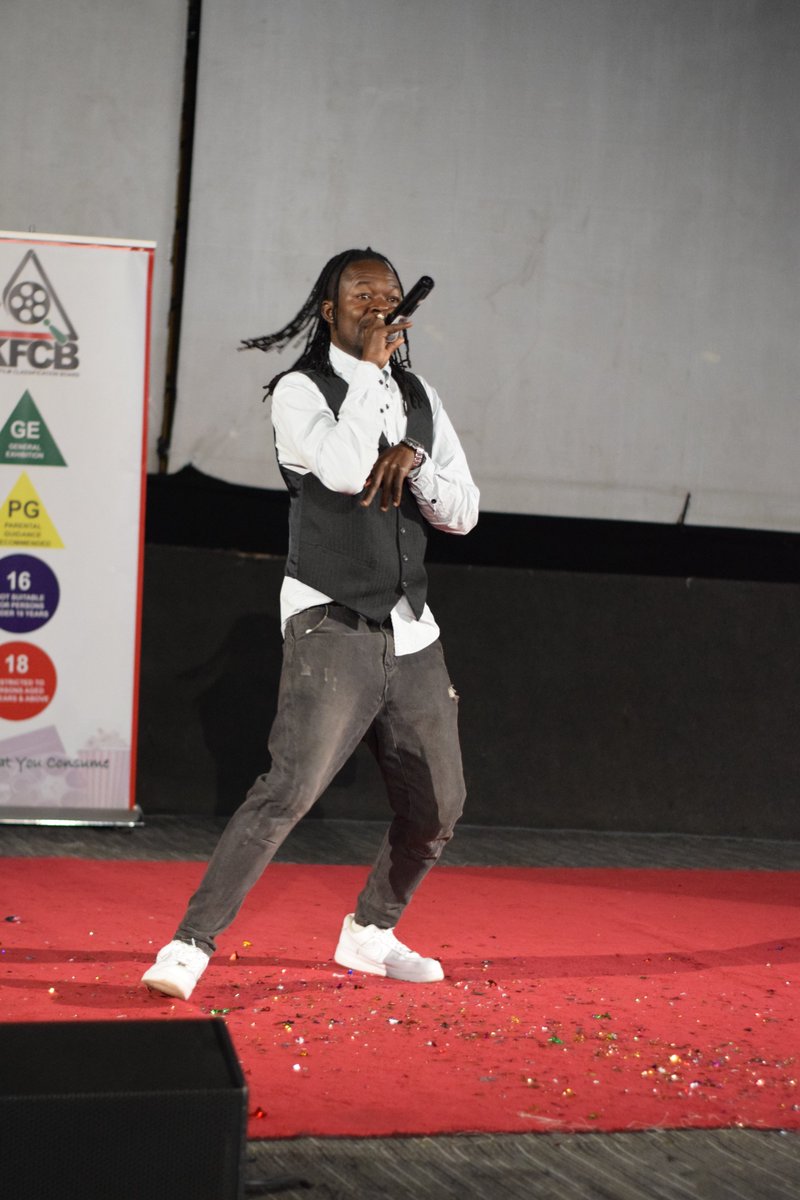 BabyBlaq5's tweet photo. Usanii, yaani ushawahipiga show uko njaa, nyumba imefungwa, na hata fare ya kurudi mtaa huna? Show yenyewe haina budget unajitolea just because you love what you do. @moyasa_ke @AbabuNamwamba @JaazyD @PPMC_KENYA Thanks for bringing #TalantaHela #Letsbelieve https://t.co/pxbXwOZNyh
