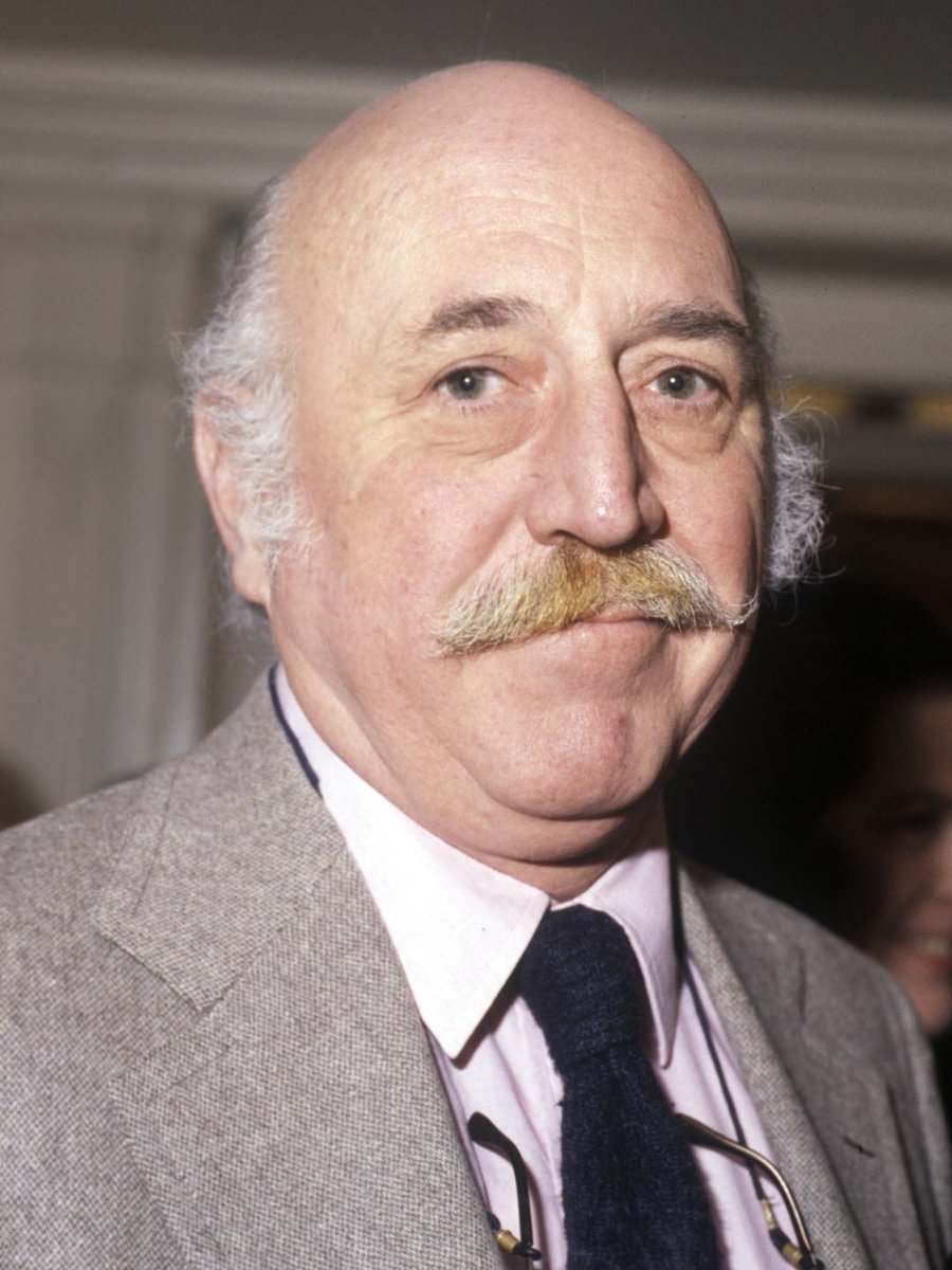 That brilliant actor and director Lionel Jeffries was born on this day in Forest Hill in 1926 . He gave us many things but for my money his two greatest achievements were The Railway Children and The Amazing Mr Blunden. #LionelJeffries #TheAmazingMrBlunden #TheRailwayChildren