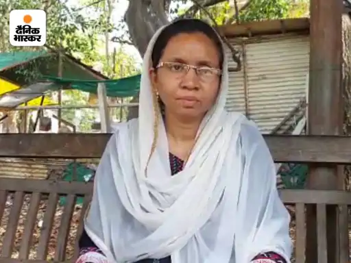 DainikBhaskar's tweet photo. तीसरी संतान होने पर नौकरी से निकाला, कोर्ट जाएगी टीचर: बोली-टू चाइल्ड पॉलिसी के बारे में जानती हूं, लेकिन गर्भपात से जान का खतरा था
#MadhyaPradesh
https://t.co/0wKrEdD1q6 https://t.co/smzSE2xbAO