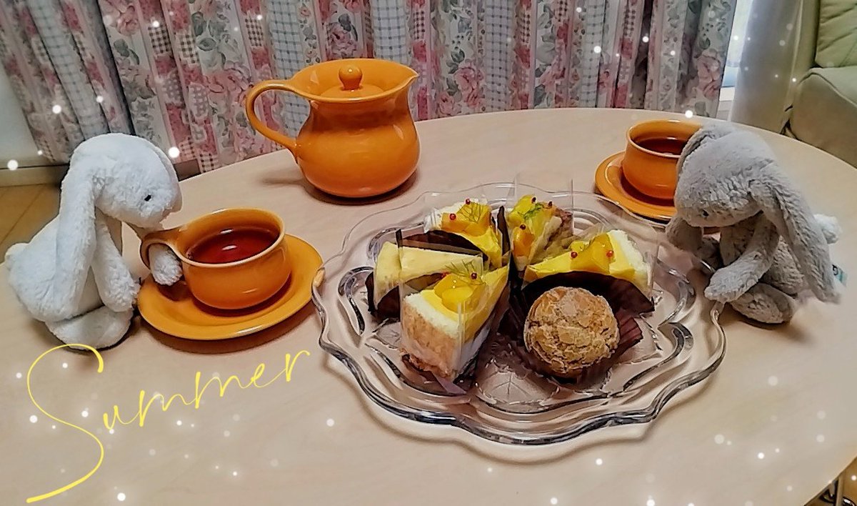 _mofu_____mofu_'s tweet photo. 今週後半には30℃超えの真夏日になるそう☀
(雨も嫌だけど暑いのも嫌…)
ココアイマンゴーケーキでティータイム☕
#cocoai #ケーキ #マンゴー #ぬい撮り https://t.co/GkGYPD6kG8