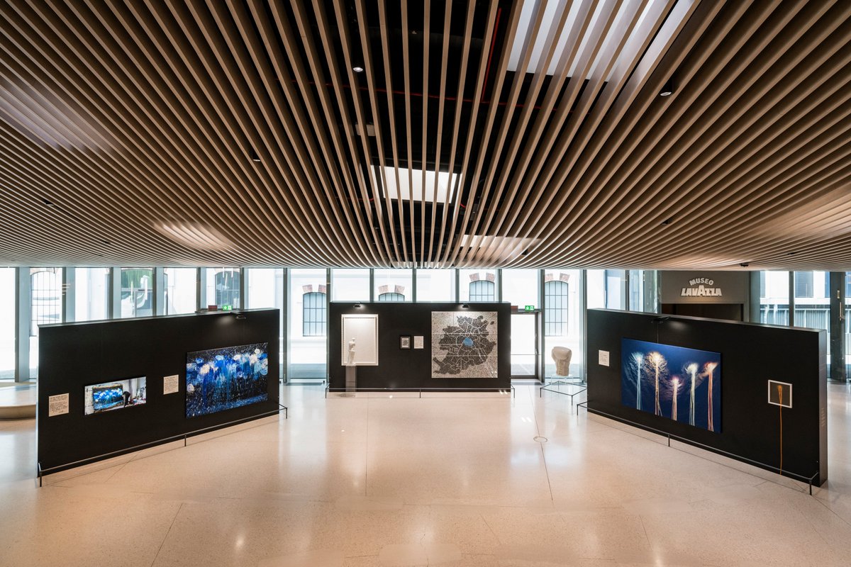 lavazzagroup's tweet photo. Tanti auguri, Nuvola!

Cinque anni fa, in questi giorni, aprivamo le porte del nostro headquarter alle nostre Persone e alla città di Torino. Per il primo lustro dall’apertura, ospitiamo la mostra “Quarta Civitas” dell’artista Omar Hassan, visitabile fino all’8 agosto. https://t.co/S7jPddIlQy