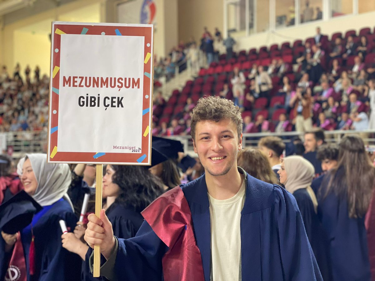 👩🏻‍🎓👨🏻‍🎓Edebiyat Fakültesi ve İktisadi ve İdari Bilimler Fakültesi mezunlarını uğurladı!
Tüm mezunlarımızı tebrik eder, başarılarının devamını dileriz.
#AnadoluÜniversitesi #AnadoluMezuniyet2023 #Mezuniyet2023 #Tebrikler