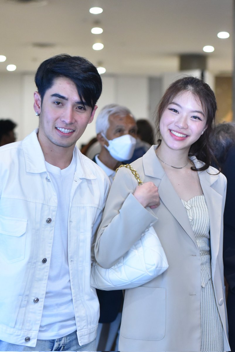 Kim88861067's tweet photo. พี่แซมได้แสดงซีรีย์แล้ว อยากเห็นงานแสดงของพี่เชนและน้องมี่ สวยหล่อขนาดนี้ จะอดใจรอน้าา 🙊🙏🤩
#MeePoonyada #Samwrld #shanepachara
#TheStar2022
#ช่องวัน31 https://t.co/VaZtKSkcHv