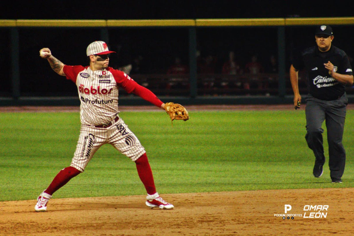 jardinizquierdo's tweet photo. #LMB | BLANQUEADA ESCARLATA👹

Con gran labor del abridor cubano Yunesky Maya y joyitas a la defensiva, los @DiablosRojosMX se llevan el primero de la serie en el Estadio Alfredo Harp Helú, tras superar a los @leonesdeyucatan por pizarra final de 6 carreras por 0

📸 @OmarLyon14 https://t.co/lwZaKBNfAN