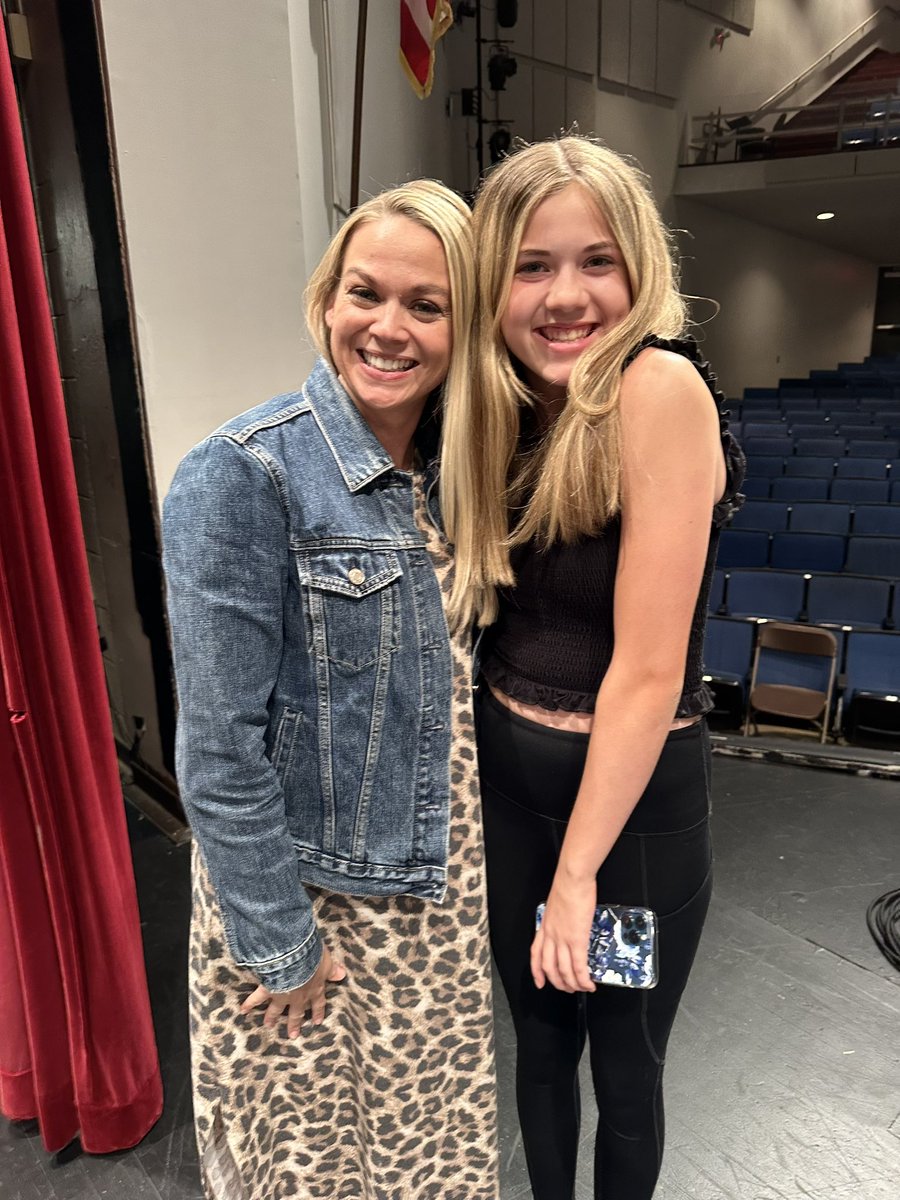MEVance7's tweet photo. This woman is just a ball of magic and joy. Mia has been (happily) spending 2 afternoons a week with her and the 5th grade production since March and then this entire week leading up to the two amazing shows today! Mia loves spending time with her! We love @eveningstmusic https://t.co/MKrdEKTowh