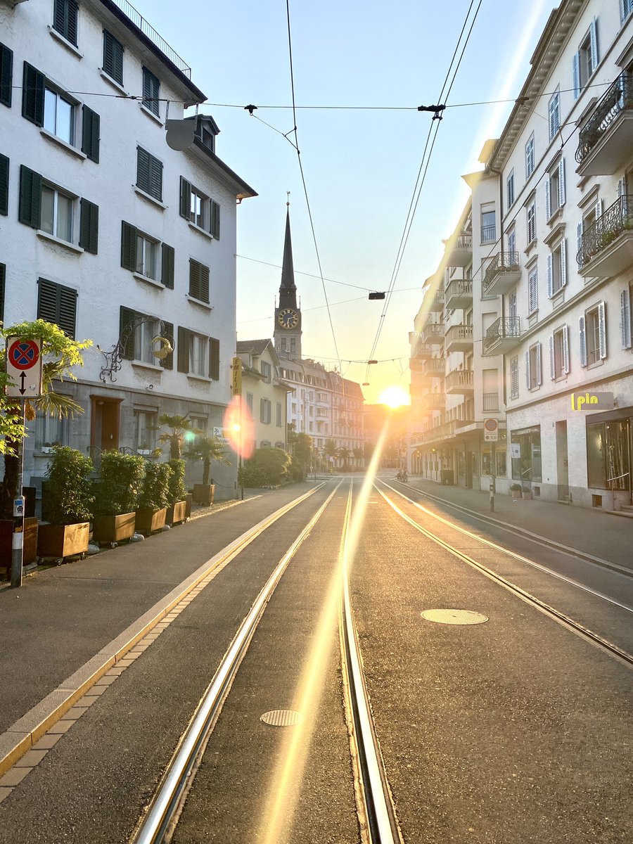 be_gschwend's tweet photo. guten morgen züri ,-) https://t.co/T1ipmQI52q