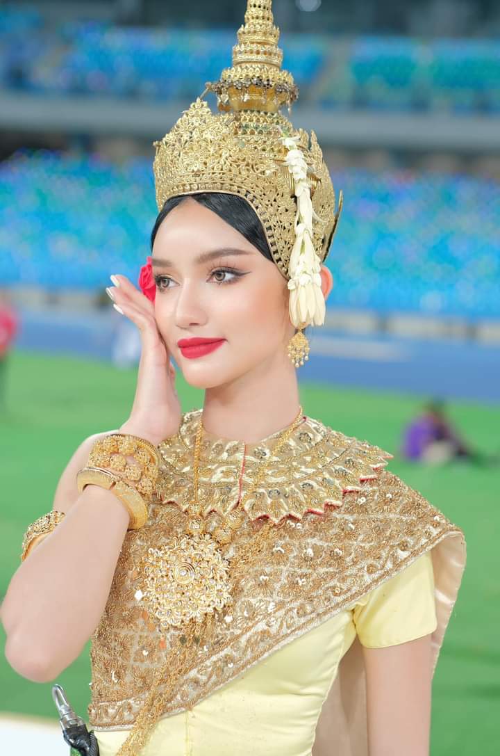 .
Alyna Somnang, Miss Universe Cambodia 2019
______
Her looks during the closing ceremony 12th Asean Para Game.

#missuniversecambodia2019
#MissUniverseCambodia
#MissUniverse
#Paragame https://t.co/jcL4ji3Jl5