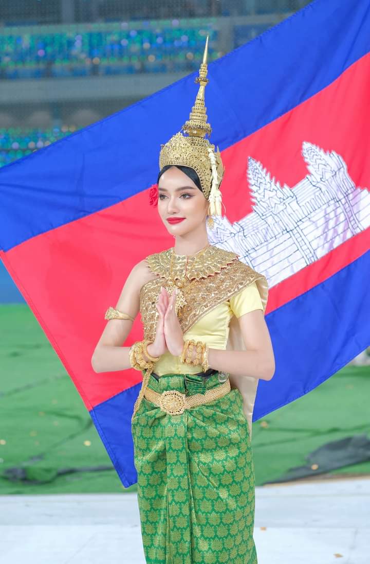 RoumdolR's tweet photo. .
Alyna Somnang, Miss Universe Cambodia 2019
______
Her looks during the closing ceremony 12th Asean Para Game.
#missuniversecambodia2019
#MissUniverseCambodia
#MissUniverse
#Paragame https://t.co/jcL4ji3Jl5
