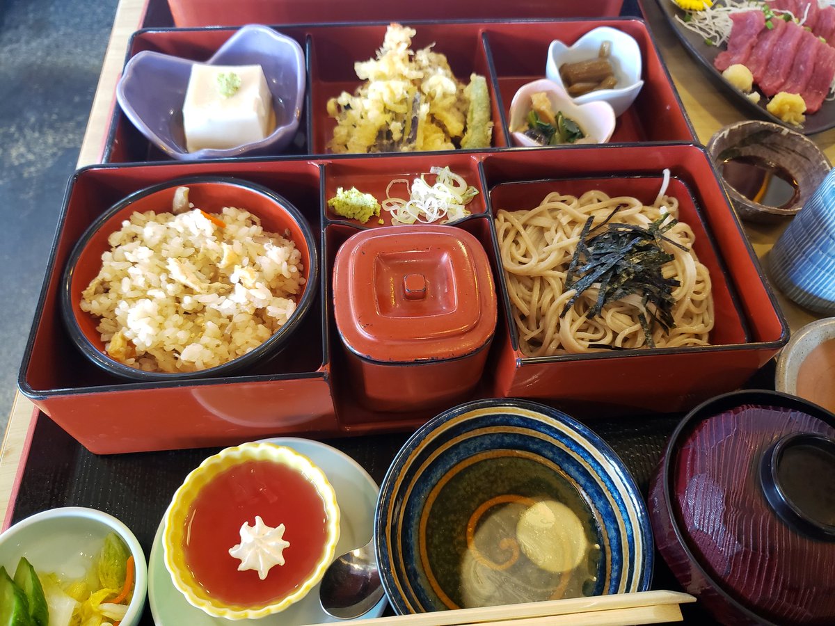 ipaka_'s tweet image. いまだに行き先わからんけど飯は美味い