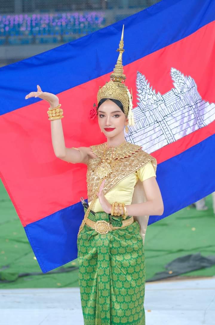 RoumdolR's tweet photo. .
Alyna Somnang, Miss Universe Cambodia 2019
______
Her looks during the closing ceremony 12th Asean Para Game.
#missuniversecambodia2019
#MissUniverseCambodia
#MissUniverse
#Paragame https://t.co/jcL4ji3Jl5