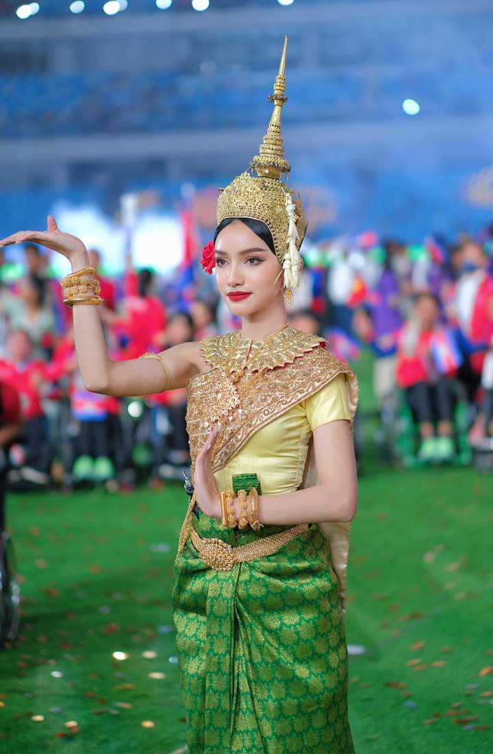 .
Alyna Somnang, Miss Universe Cambodia 2019
______
Her looks during the closing ceremony 12th Asean Para Game.

#missuniversecambodia2019
#MissUniverseCambodia
#MissUniverse
#Paragame https://t.co/faAJmKDSwO