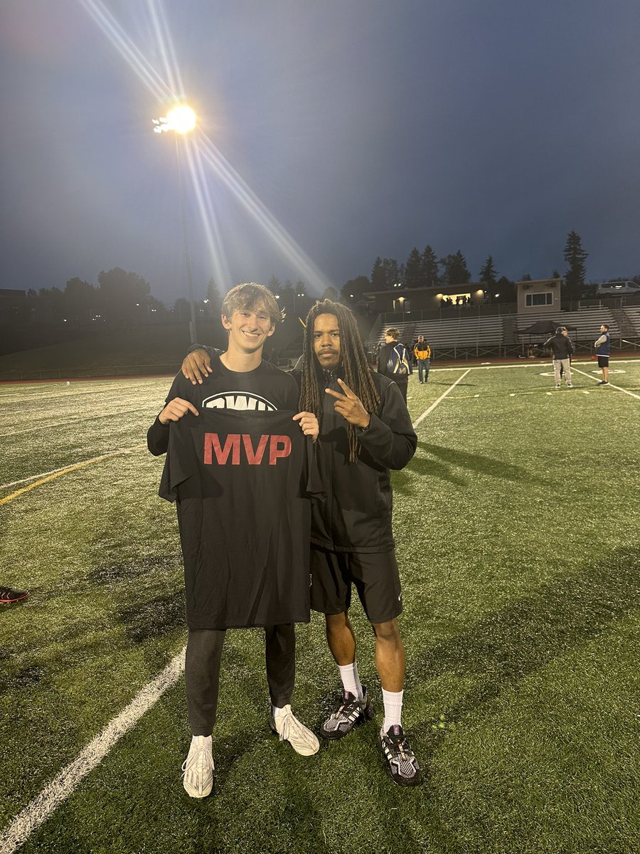 Very blessed to receive WR MVP for <a href="/CWUFB/">CWU Football</a> camp at Glacier peak Today. Can’t wait for Junior season!💪
<a href="/jimshapiro/">Jim Shapiro</a> <a href="/KiGoudeau/">Coach Ki (kē 🔑)</a> <a href="/KingsHSFootball/">King’s Knights Football</a>