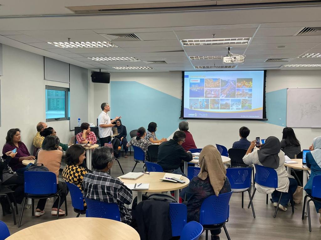 asiacentre_org's tweet photo. Today on 10 June 2023, Asia Centre’s regional director Dr James Gomez, and Lina Salim are delivering the ADLP Media and Information Literacy for Master Trainers with our partner from School of Arts, Sunway University .
#ASEANDLP #BeASEAN #WeAreASEAN https://t.co/q3ZnieeISJ
