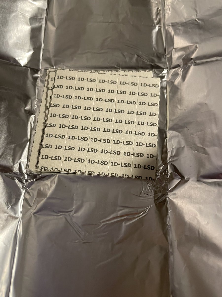 kangulegal's tweet photo. 遅くなりましたが、6月分プレゼント企画🎁

今回も
・1D LSD🌈

【当選者】
・2名様　※毎100RTで1名追加❗️🌈

［応募条件］〆6/17(月)
✅フォロー
✅投稿をRT 
🆙️リプライで当選率UP⤴︎

【https://t.co/c4ogq6M4Qr】⏪ご購入はこちら
#1DLSD #プレゼント企画 https://t.co/R3KVzihvV1