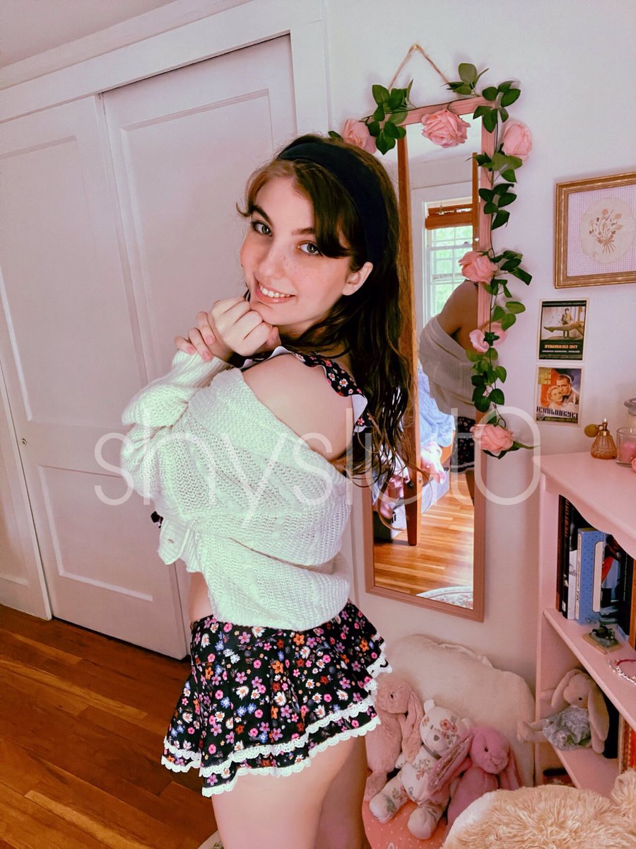 shyslut0 💓 on Twitter "be honest, would you take me to the local pool? 🌸🖤"