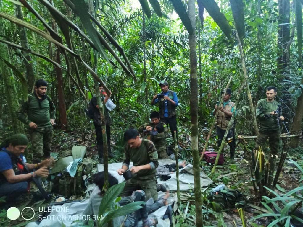 속보: 🇨🇴 아마존 정글에서 지난 5월 1일 비행기 추락 사고 이후 실종된 어린이 4명 생존된 채 발견