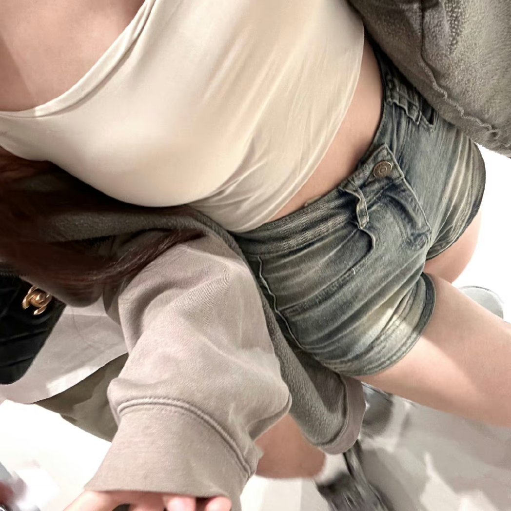 el11laaaa's tweet photo. 辣～热 #御姐 #les #双性 https://t.co/fHXpdwN7g9