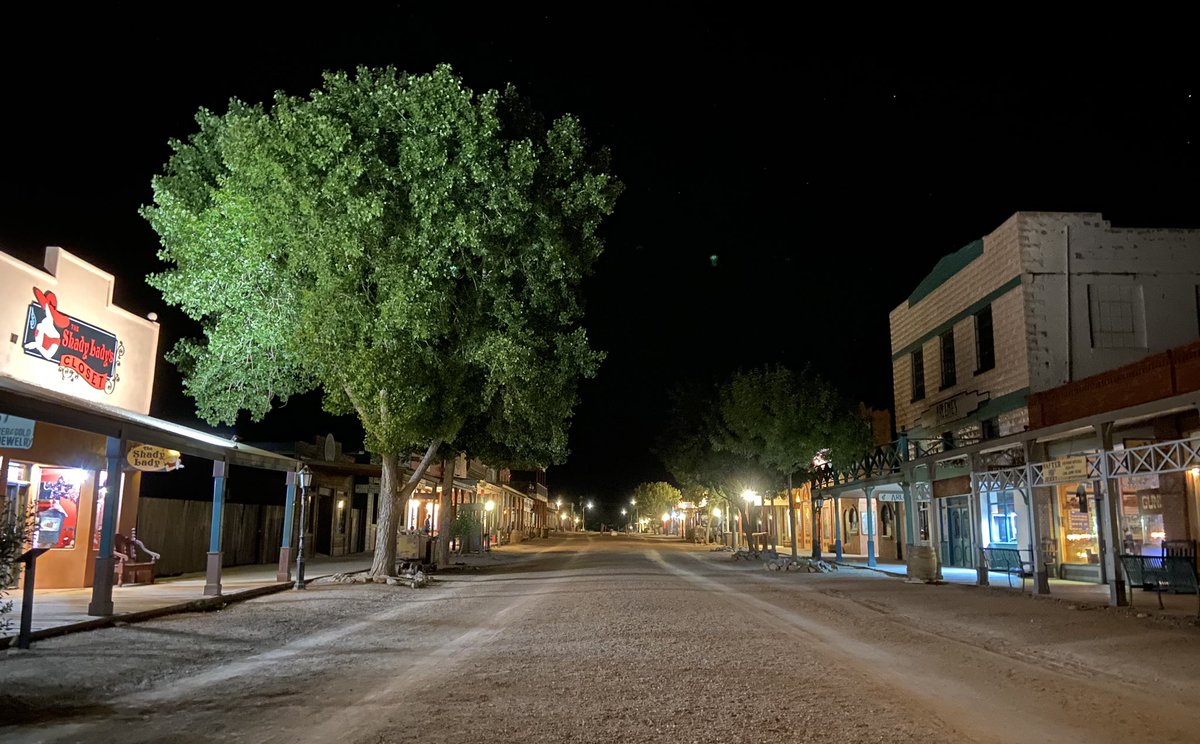 GunfighterGhost's tweet photo. Great tour tonight on the deceptively quiet-seeming streets of #tombstone. #tombstonearizona #ghosttour 🤠👻 https://t.co/sOiWxj8Xie