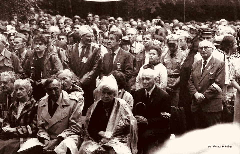 wykus_ak's tweet photo. 3️⃣5️⃣ lat temu na ziemi świetokrzyskiej odbyły się największe rekolekcje patriotyczne związane z pogrzebem w kraju mjr. cc. Jana Piwnika ps. „Ponury”

https://t.co/6nojRkQcSY

@Kombatanci @ipngovpl @terytorialsi @harcerstwo @ZHP_PL @LPanstwowe @prezydentpl @SwietokrzyskiUM https://t.co/lq2yne9Kw3