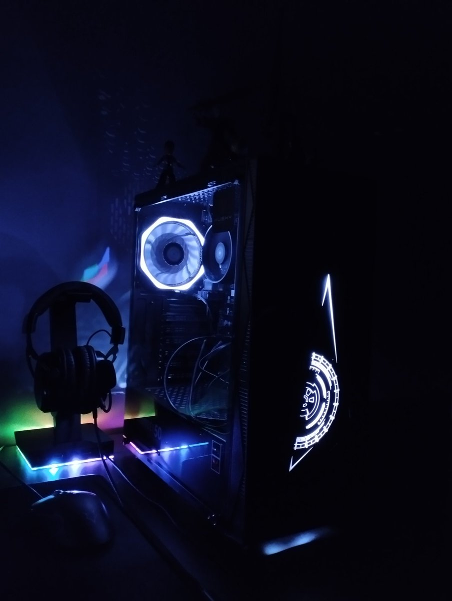 @lockgamer_ #fritandosetups

PC :
•Processador : AMD Ryzen 3 3200G 
•Placa Mãe : Biostar A320MH
•Memória : DDR4 Zadak Twist Black, 2x 8GB, 3200MHz
•SSD : Kingston A400, 480 GB
•Fonte : Gamdias, Kratos E1, 500W
•Cooler box original AMD
•Gabinete : Gamer Marvo CA-119 BK