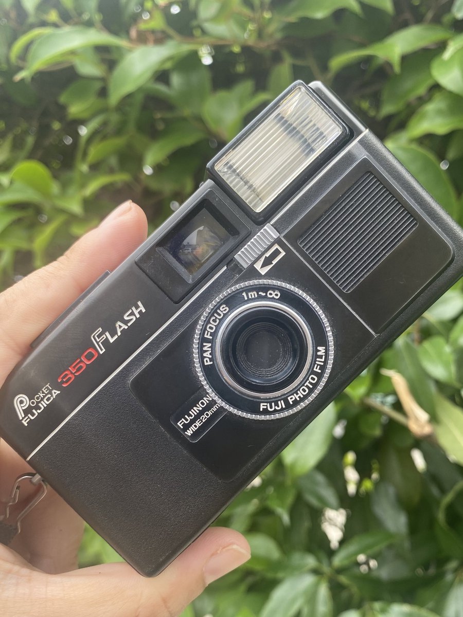 megurimawaru's tweet photo. わーーーーい‼︎
フラッシュつきました!
パンフォーカスのみなので
引き続きcanon110ED狙います。
今度都心に行ったらフイルム買おう。
#110camera https://t.co/qzzjhNtCeM