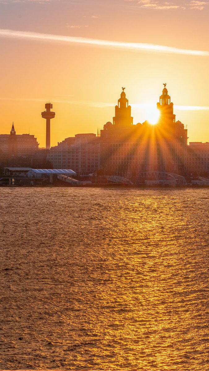 Good morning. Stunning sunrise over the iconic #Liverpool waterfront. Have a great weekend folks.