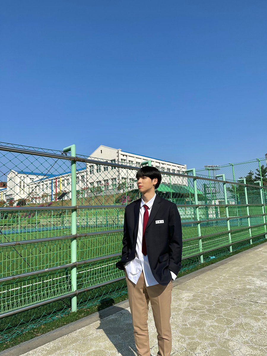 CIX_twt's tweet photo. 고등학생곤😁

#CIX #FIX #BX #이병곤 #병곤 #평픽사💙 https://t.co/kPfVAcHD7Z