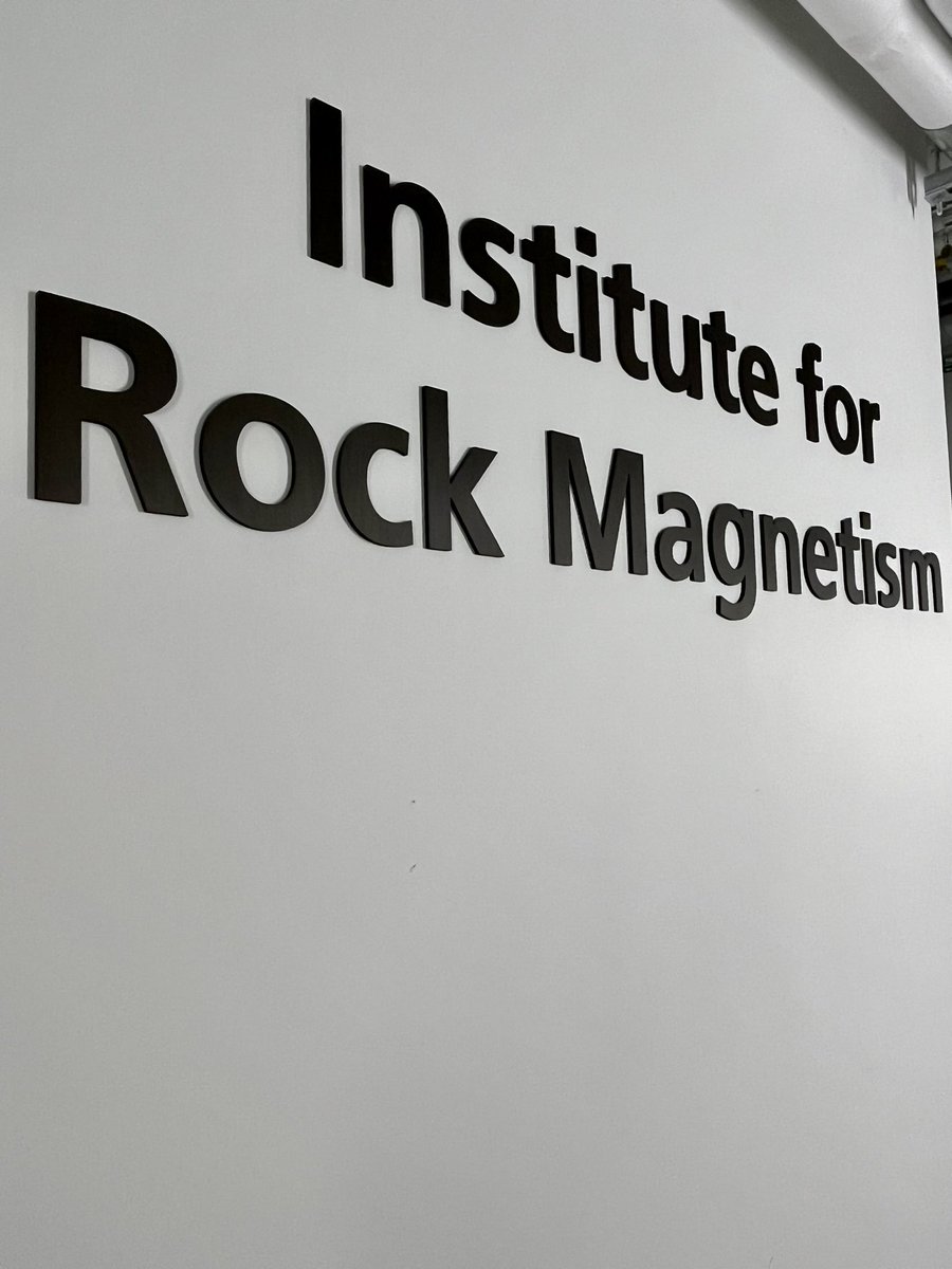 Geoceanic's tweet photo. Happiness comes in cubes… (from the depths of the ocean)
Glad and grateful to be making the most of the long trip & jet lag by measuring #Exp392 #pmag samples at the @irm_umn after spending some days at the UM for an interesting conference. Funded by @NSF @anzic_iodp 🧲🌊🌍⛴️ https://t.co/6xpmu1uE5D