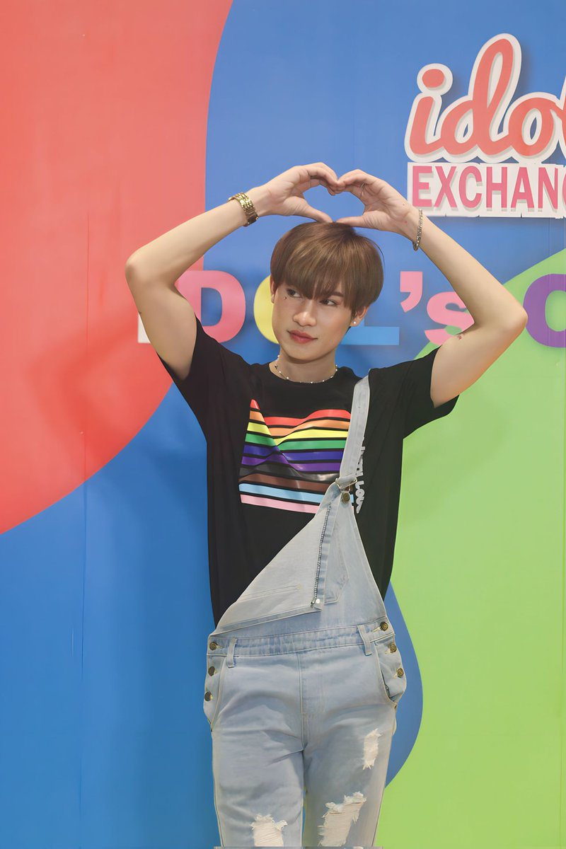 TitleLand1's tweet photo. ตุ๊กตาหมีดูน่ารัก แต่ถ้าเราพูดว่ารักนะคะ จะน่ารักกว่าป่ะ @title_ttle #TitleNattakit #UPnAWAY #IdolExchange #mangomusicentertainment #ATMOSPHERE #PrideMonth https://t.co/tIL48Sz4Ew