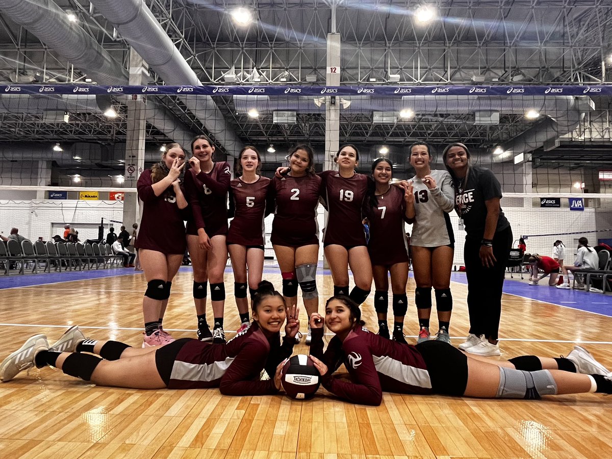 fierceelitevbc's tweet photo. Out the gate with 3-0 at Navy Pier! #14UB #befierce https://t.co/MGXscQvB4j